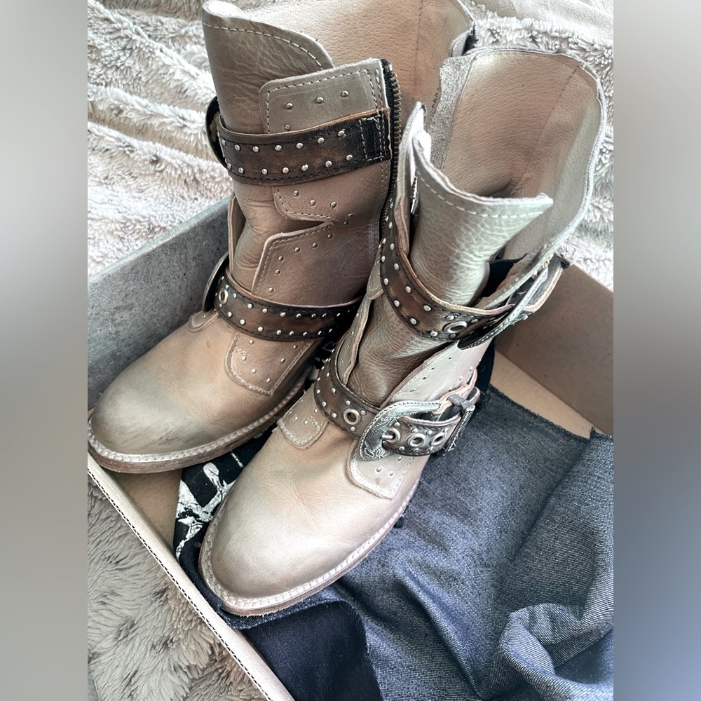 Freebird women’s boots, size 7.  Worn only once, so very “like new.”
